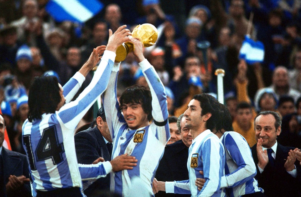 Com muita raça, a Argentina conquistou a Copa pela primeira vez dentro de casa
