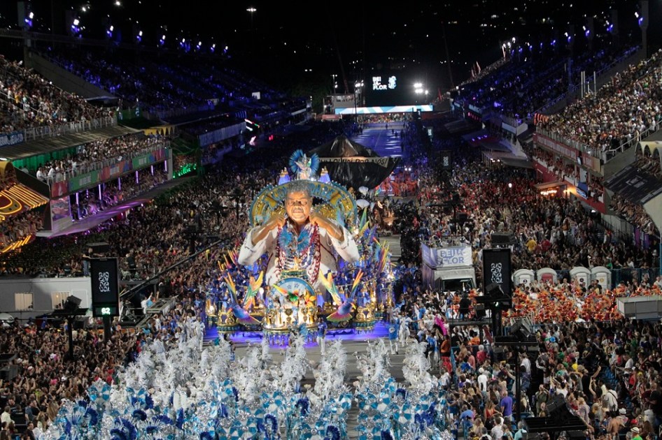 Desfile da G.R.E.S Beija-Flor de Nilópolis, na Avenida Marquês de Sapucaí, no Centro do Rio de Janeiro