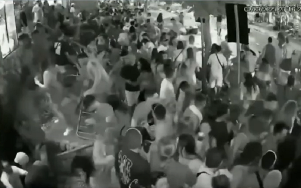 Corre-corre no Carnaval de Rio Pomba (MG) após troca de tiros entre dois homens