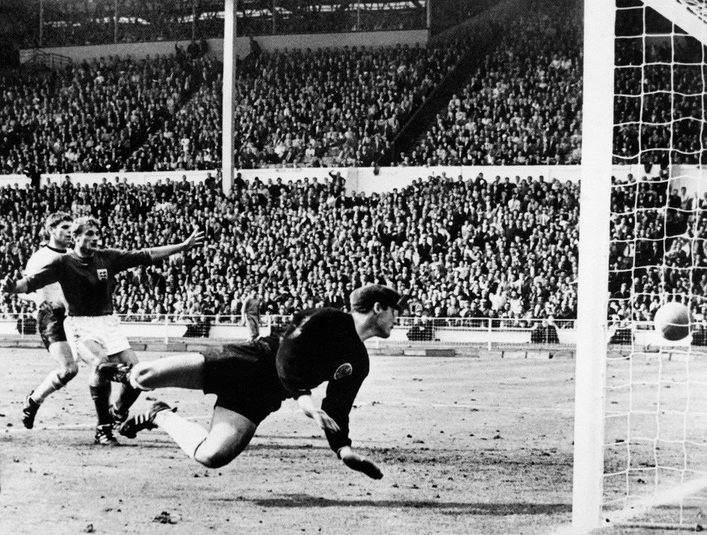 Único título da Inglaterra na história das Copas é marcado por polêmica