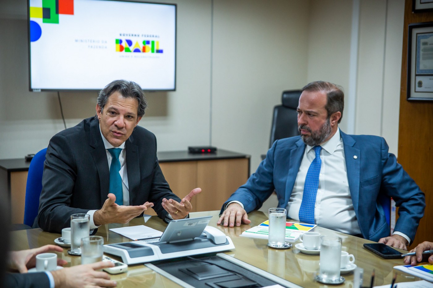 Haddad e Silveira batem cabeça sobre projeto do governo para isenção na conta de luz