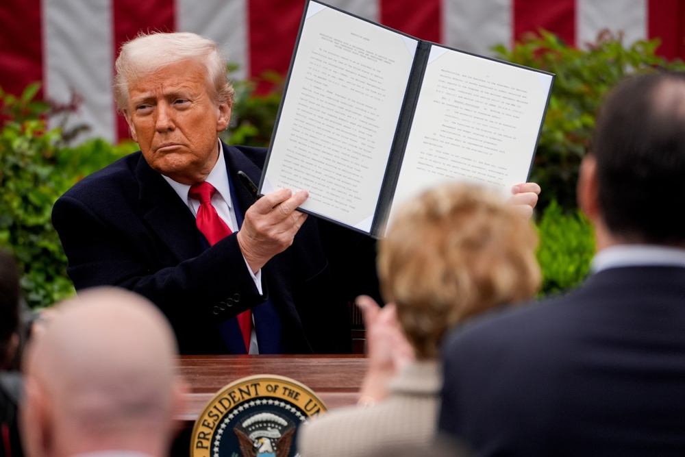 Novas tarifas de Trump sobre produtos da China chegarão a 104% na quarta-feira