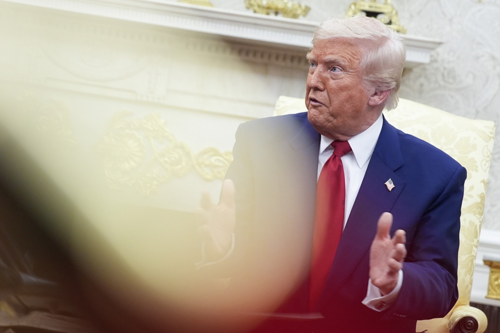 Bolsas despencam, mas Trump não volta atrás