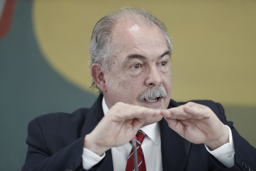 ‘Cenário de instabilidade traz riscos, mas também oportunidades’, avalia Aloísio Mercadante sobre tarifaço de Trump