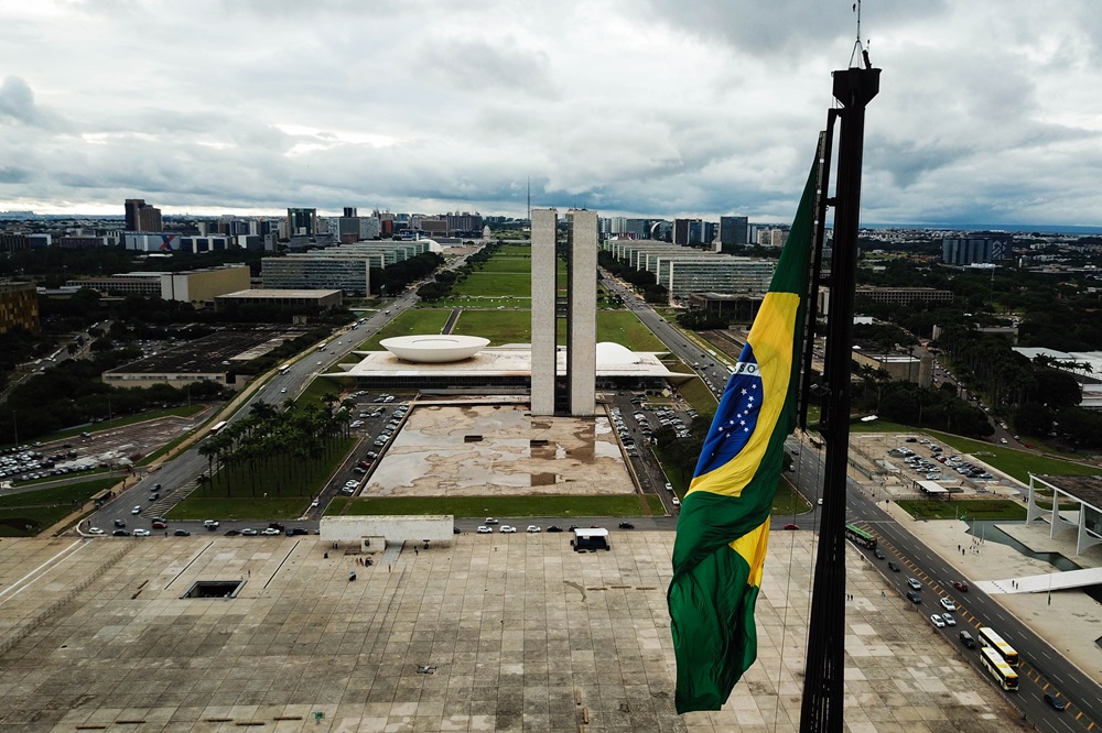 O homem é estúpido por natureza: um encontro racional por uma reforma do Estado