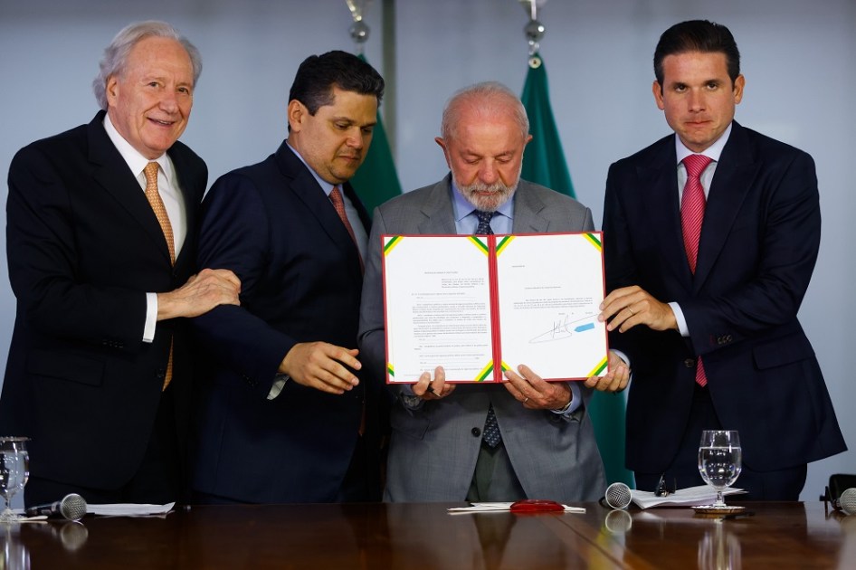 Lula e o ministro Ricardo Lewandowski entregam entregaram a PEC da Segurança Pública aos presidentes das casas legislativas