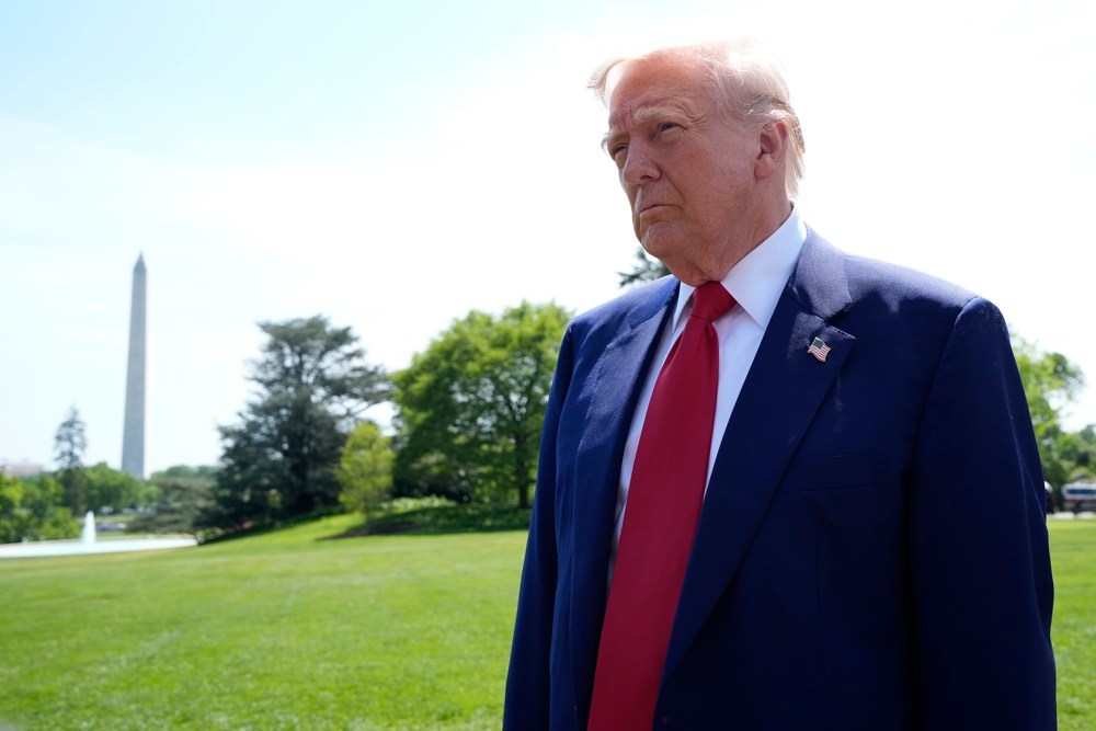 Trump assina ordem executiva para evitar efeito cumulativo de tarifas sobre automóveis e peças