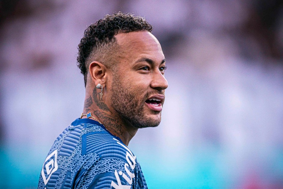 Neymar, do Santos, antes da partida contra o time do Corinthians, válida pela semifinal do Campeonato Paulista