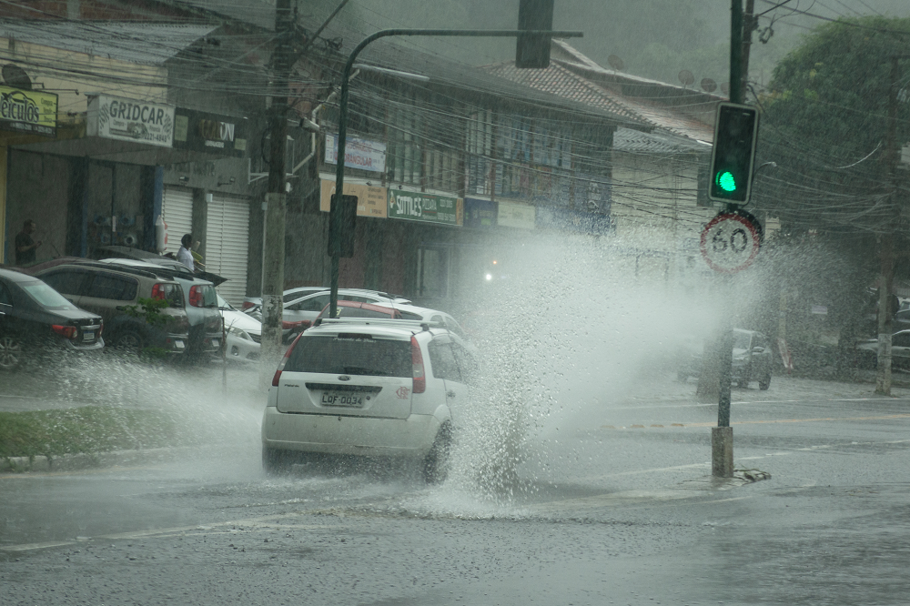 Petrópolis suspende aulas e decreta ponto facultativo por chuvas intensas