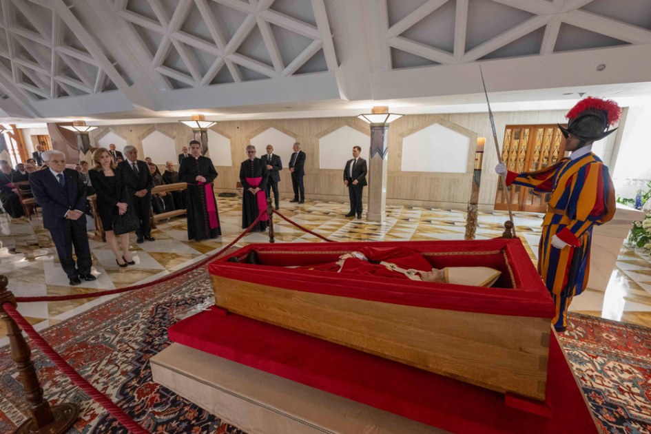 Conselho de Ministros do Governo da Itália decretou mais de cinco dias de luto nacional pela morte do Papa Francisco
