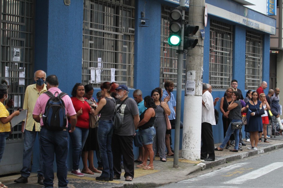 Filas em agências do INSS têm chamado a atenção