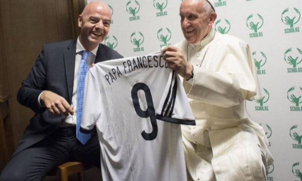 Gianni Infantino, presidente da FIFA, e o papa Francisco - Instagram/Reprodução