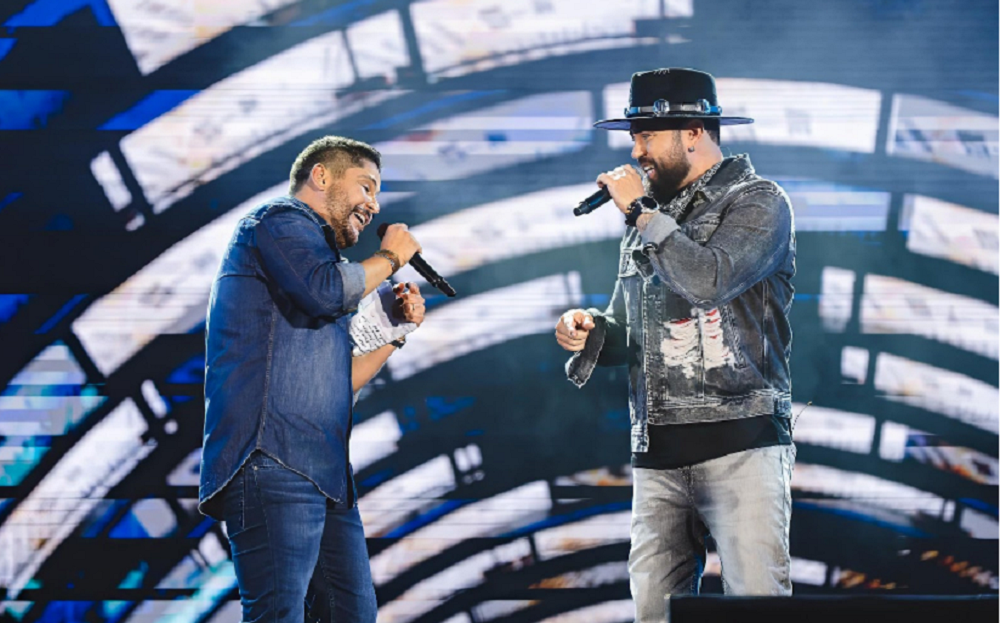 Jorge e Mateus emocionam fãs com quase 80 músicas em estreia da turnê de 20 anos