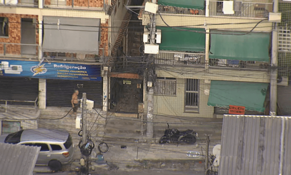 Milícia em Rio das Pedras (RJ) instala portões e cobra taxas por chaves para moradores