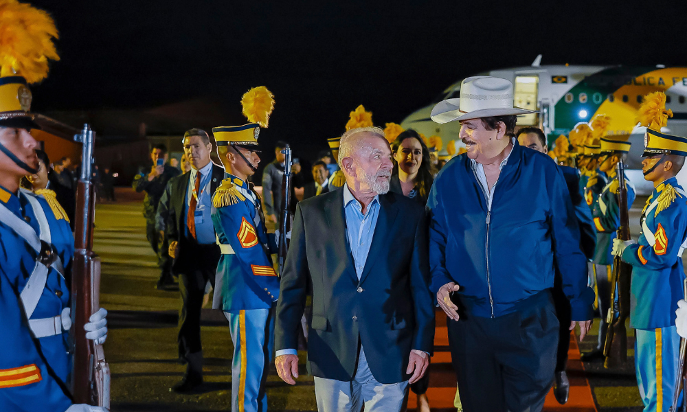 Lula desembarca em Honduras para participação na Celac
