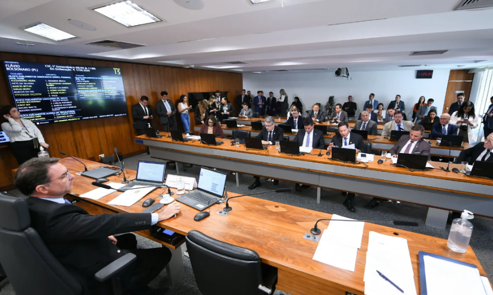 Comissão do Senado aprova porte de armas para advogados