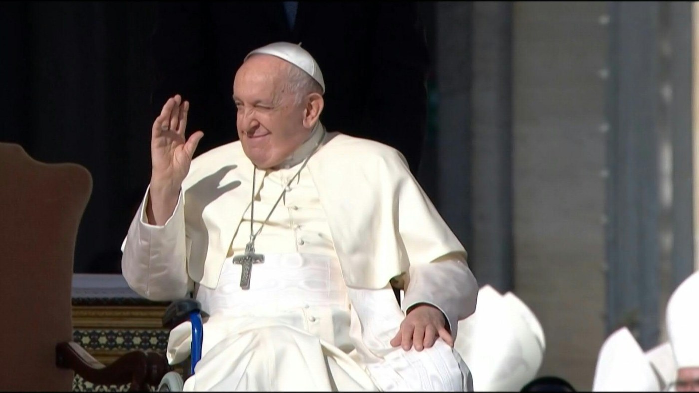 Papa Francisco agradeceu a enfermeiro por passeio surpresa no papamóvel