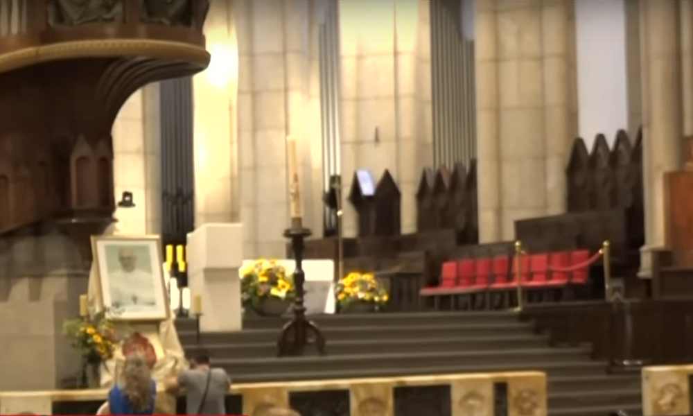 Catedral da Sé realiza missa em homenagem ao papa Francisco em São Paulo