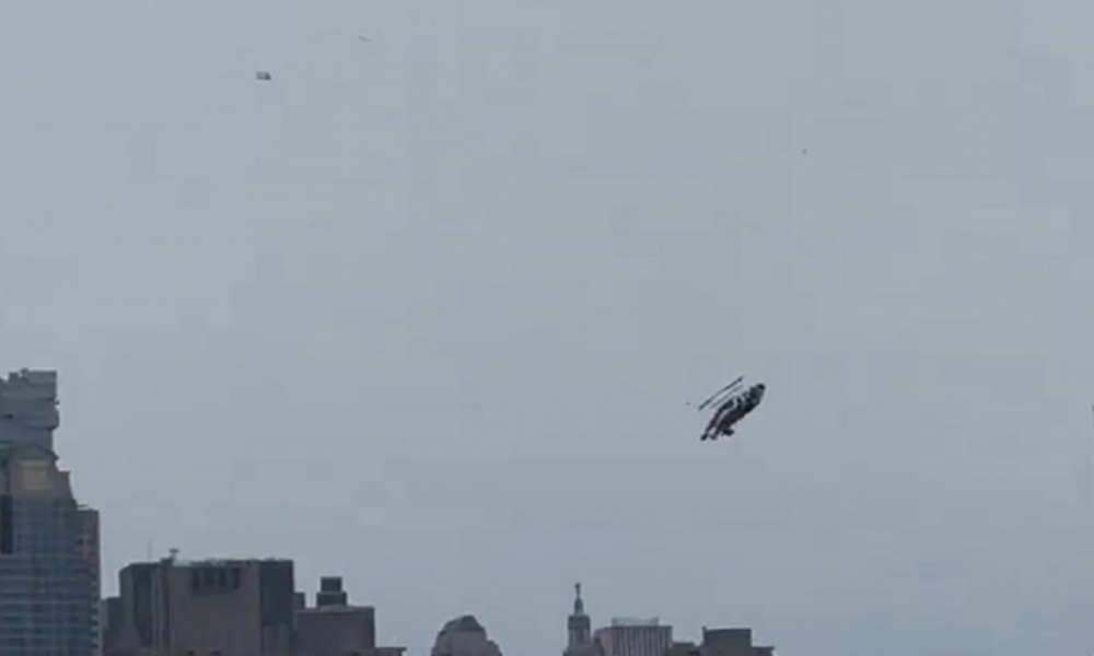 Helicóptero cai em Nova York