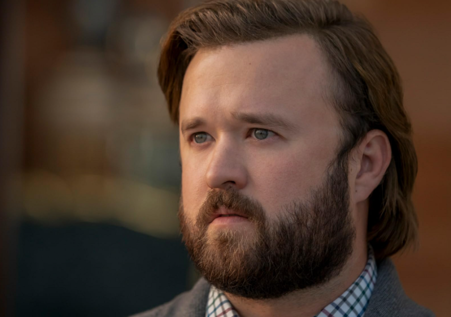 Haley Joel Osment na série de TV "Goliath"
