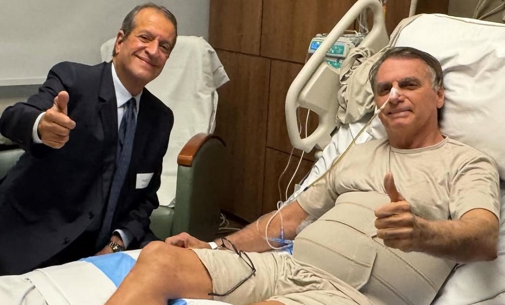 Bolsonaro recebe visita de Valdemar Costa Neto em UTI de hospital em Brasília