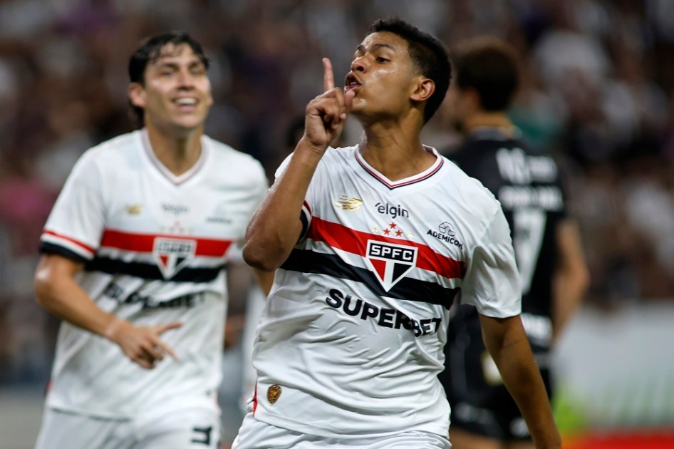 Ryan Francisco, do São Paulo, pede silêncio para a torcida do Ceará após deixar tudo igual no Castelão