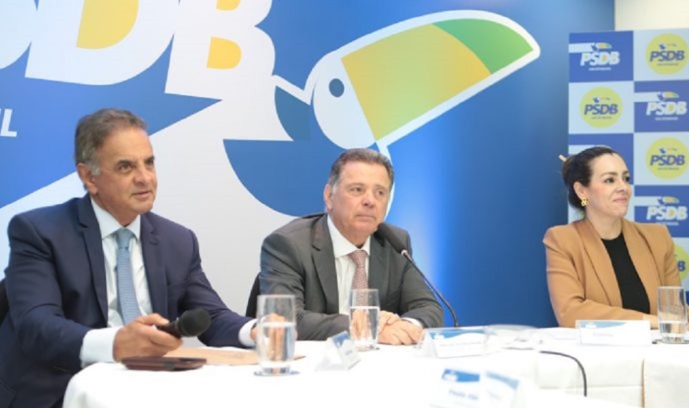 Aécio Neves e Marconi Perillo durante convenção do PSDB