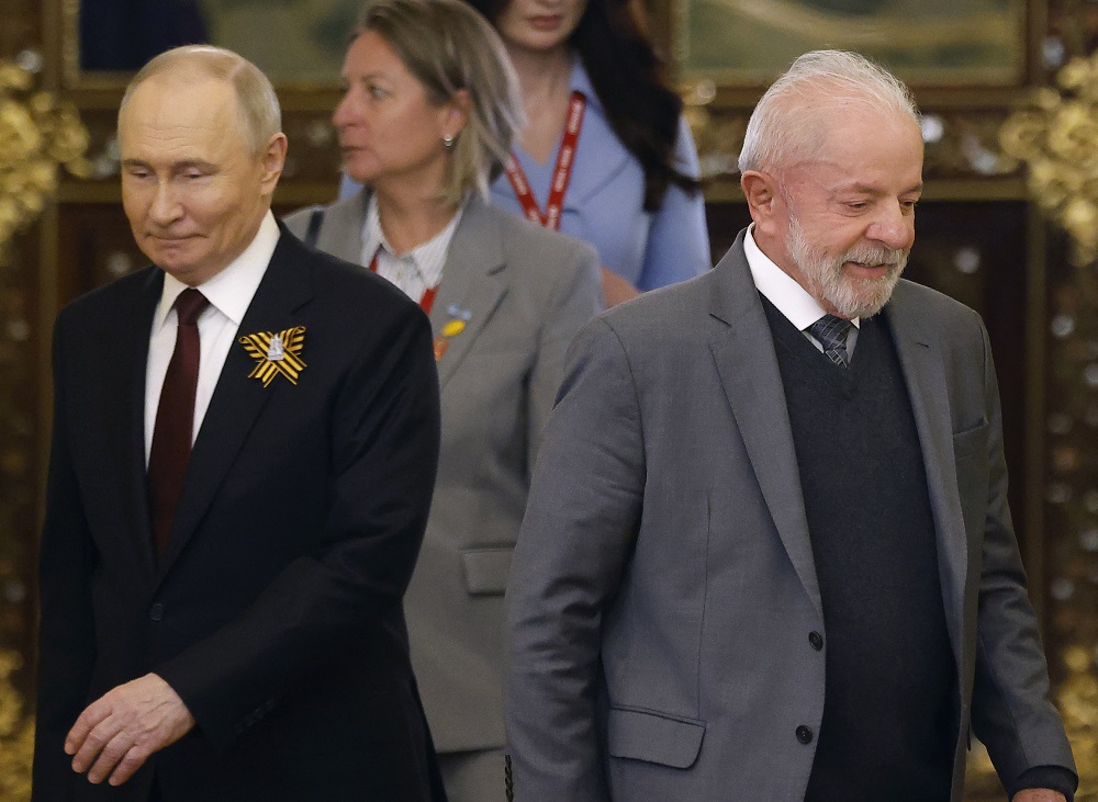 União Europeia aumenta sanções contra a Rússia e coloca o Brasil na mira