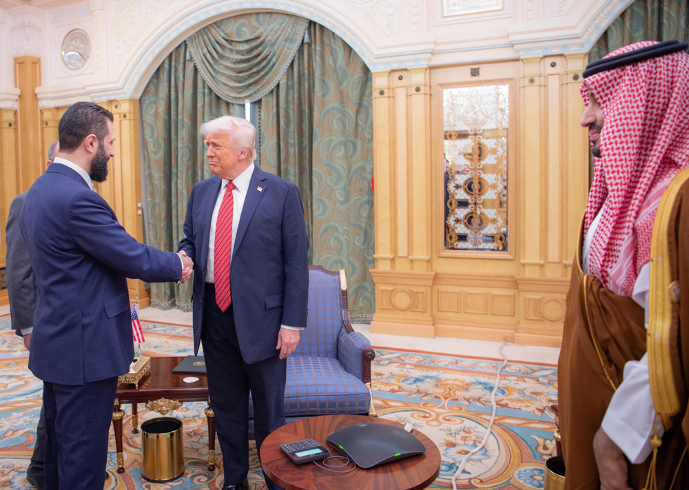Trump pede à Síria que normalize relações com Israel após suspensão das sanções