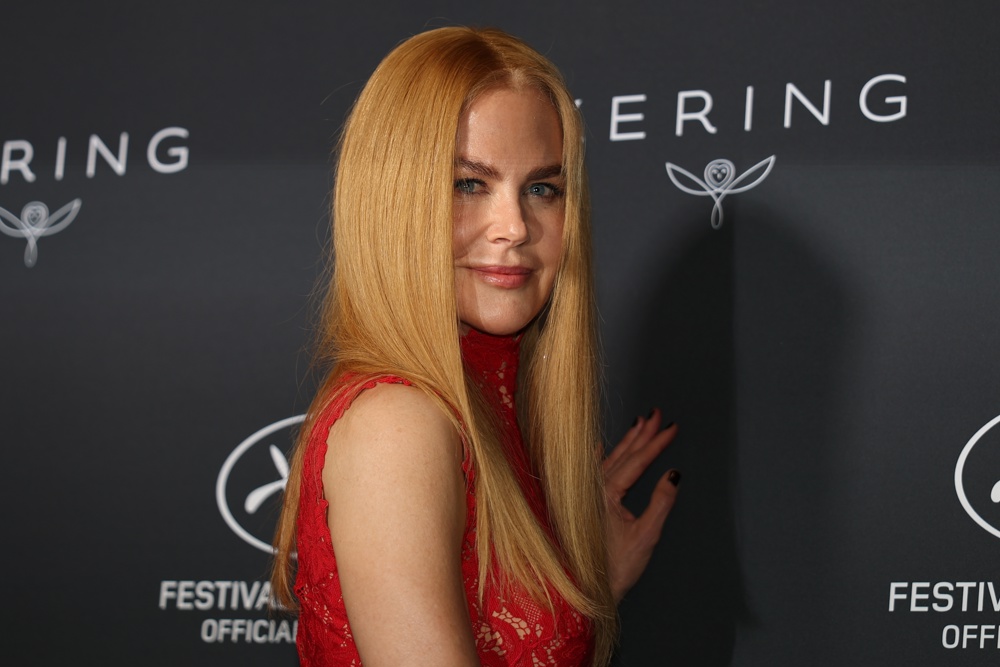 Nicole Kidman é homenageada em Cannes e pede que cineastas escrevam ‘papéis melhores para mulheres’
