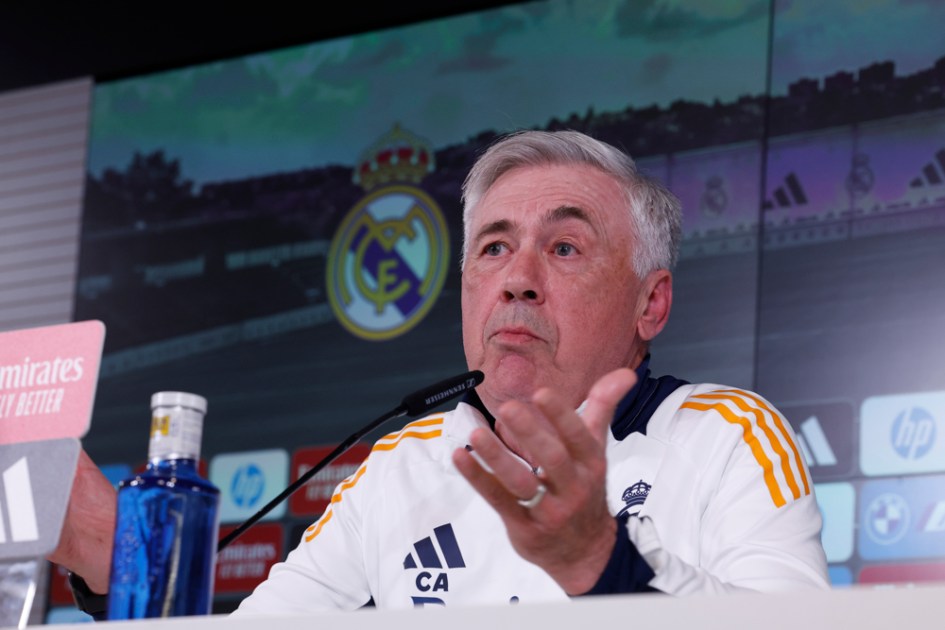 O técnico do Real Madrid, Carlo Ancelotti, durante a entrevista coletiva após o treino da equipe realizado em Valdebebas, Madri