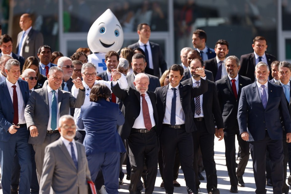presidente Luiz Inácio Lula da Silva (PT)(c) durante o lançamento do programa "Agora Tem Especialistas" no Palácio do Planalto, em Brasília (DF), nesta sexta-feira, 30 de maio de 2025