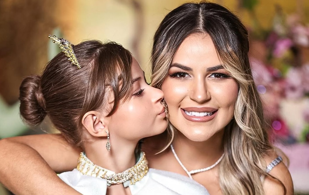 Festa de aniversário da filha de Deolane terá bebês reborn como lembrancinha; veja vídeo