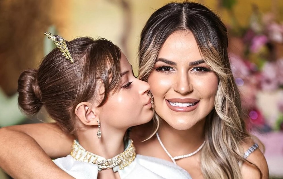 Deolane Bezerra