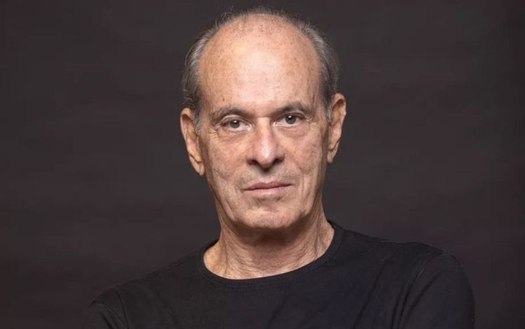 Ney Matogrosso sério