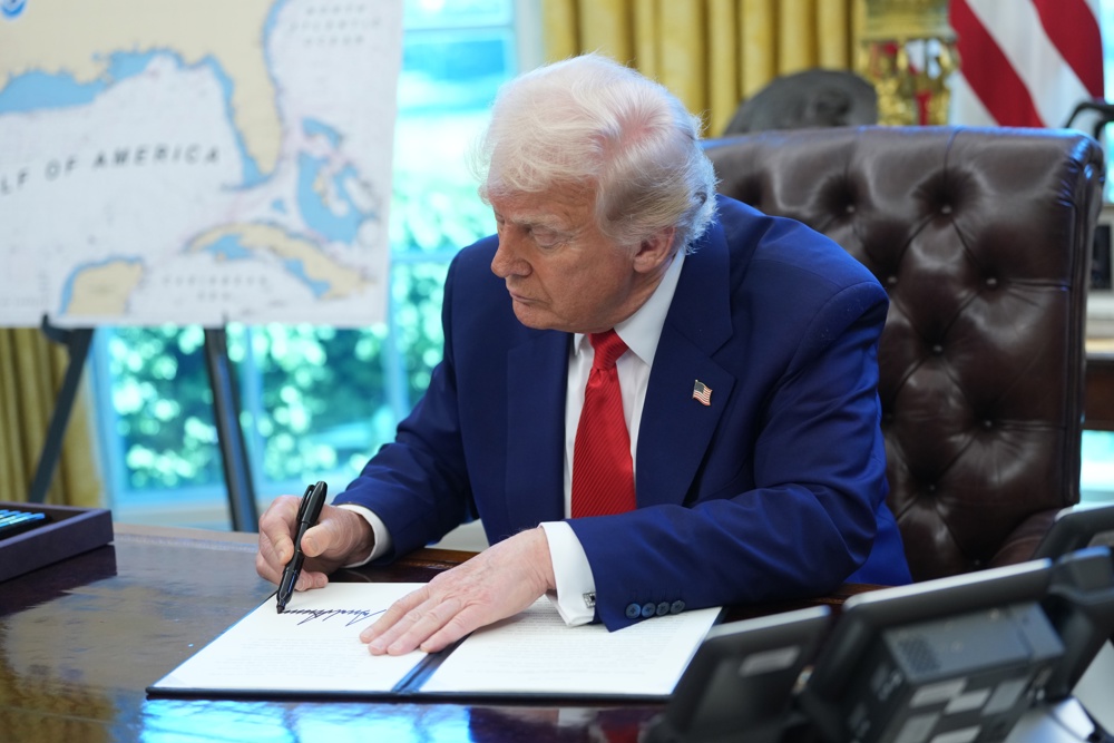 Trump celebra bons resultados de Wall Street após pausa tarifária e assina novas ordens executivas