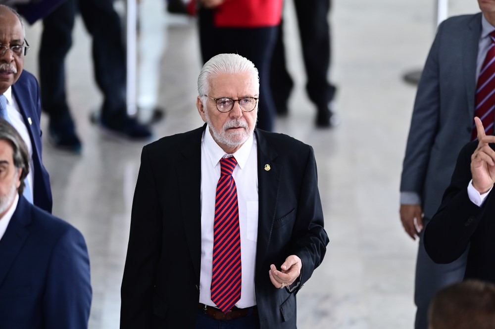 Jaques Wagner informa que disputará reeleição ao Senado em 2026