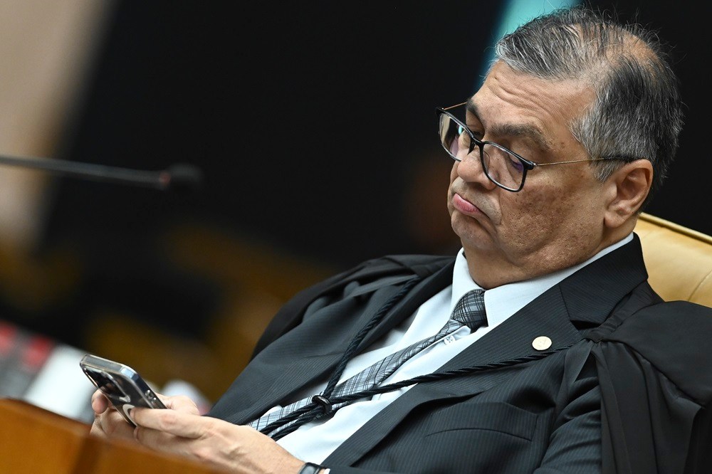 Dino relata ter recebido mensagem com ameaças e alerta sobre clima de propagação de ódio