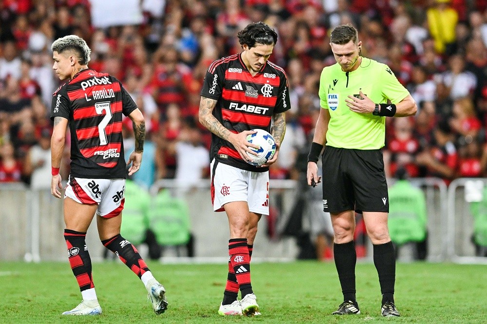 CBF divulga áudio do VAR sobre polêmico pênalti para o Flamengo no jogo contra o Corinthians
