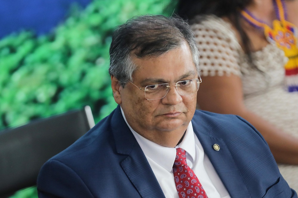 Dino manda Congresso e governo se manifestarem após Sóstenes não responder intimação