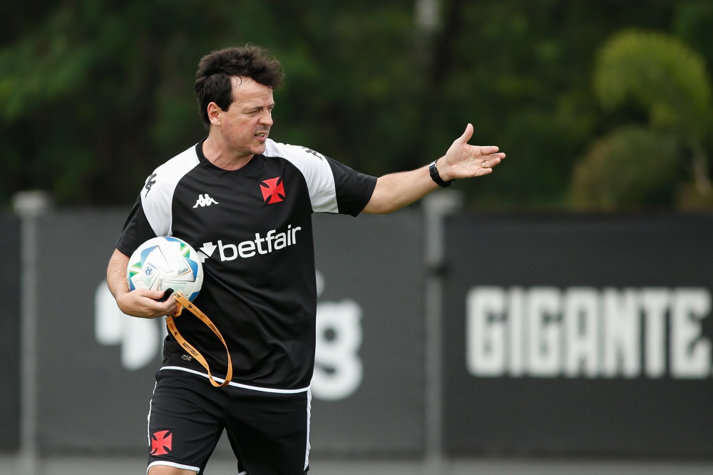 ‘Sei que temos de melhorar, mas confio muito no time’, declara Diniz em sua volta ao Vasco