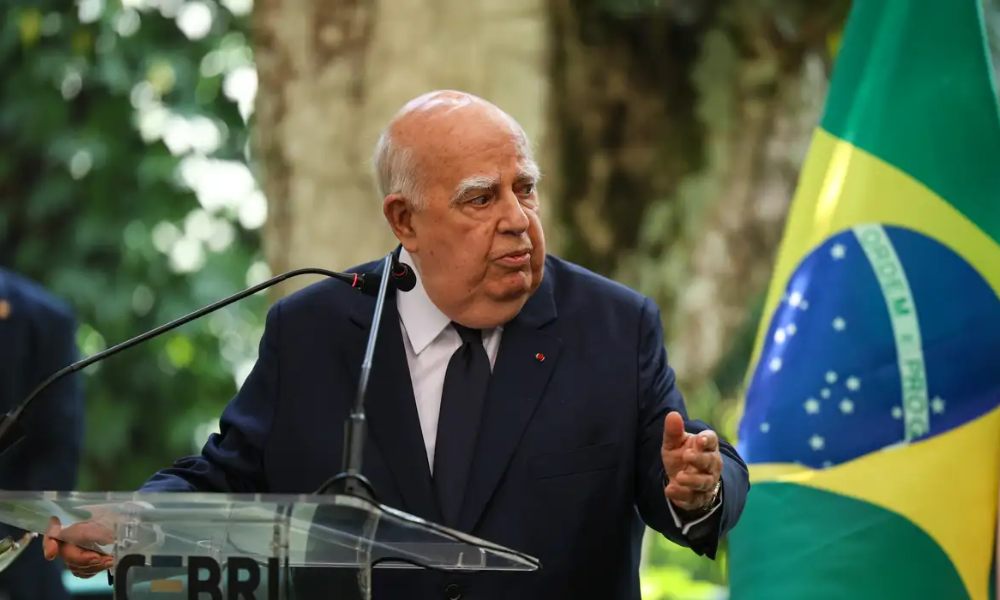 Morreu nessa quarta-feira (28), aos 90 anos, o embaixador Marcos Azambuja, referência da diplomacia brasileira, que ocupou postos como a Embaixada do Brasil na Alemanha e a secretaria-geral do Itamaraty