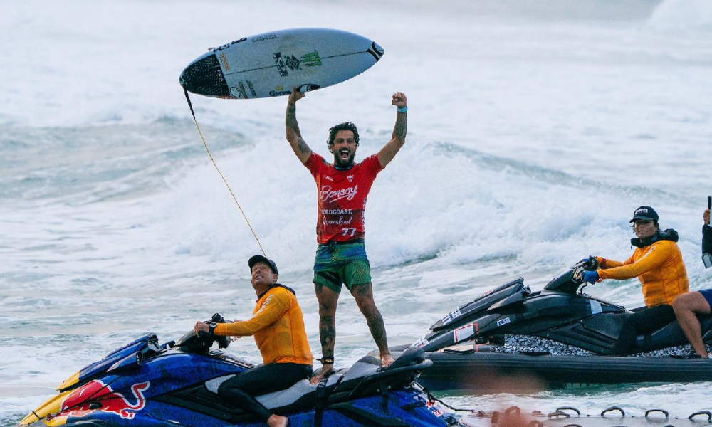 Filipe Toledo conquista etapa de Gold Coast e volta ao topo do surfe após pausa por saúde mental