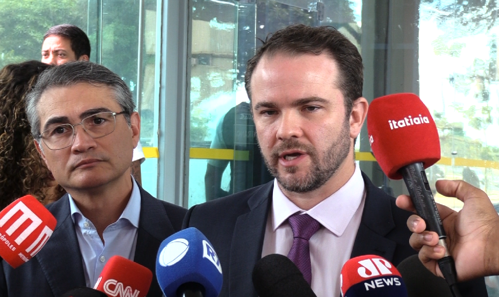 Sidney, presidente da Febraban, falam com a imprensa sobre o IOF