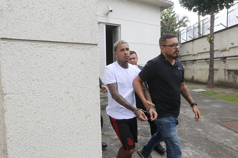 MC Poze admite ligação com o tráfico e Comando Vermelho em ficha para entrar na prisão