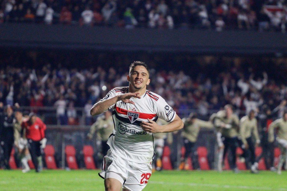 Pablo Maia comemora gol com a camisa do São Paulo no Morumbi
