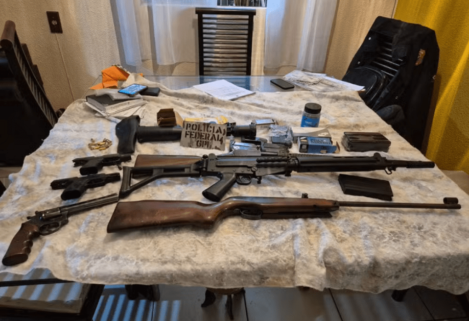 Armas apreendidas pela Polícia Federal durante a sétima fase da Operação Sisamnes