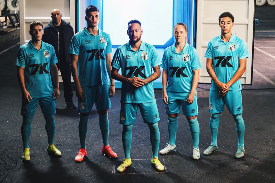 Santos homenageia Neymar com lançamento de camisa azul-turquesa: 'Grande simbolismo'