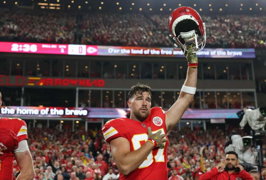 Travis Kelce, astro do time de futebol americano Kansas City Chiefs