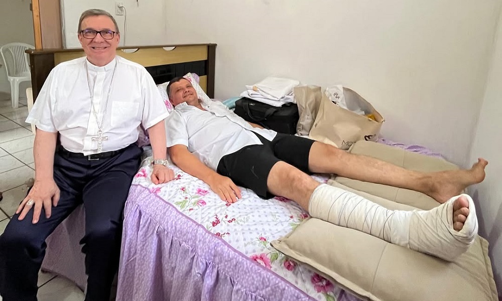 padre telhado preso